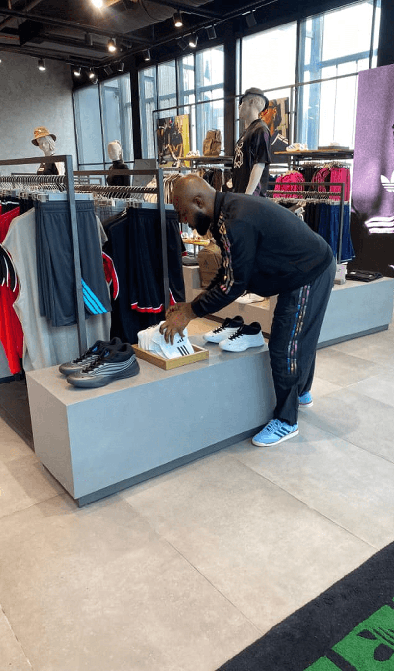 Store associate helping a customer