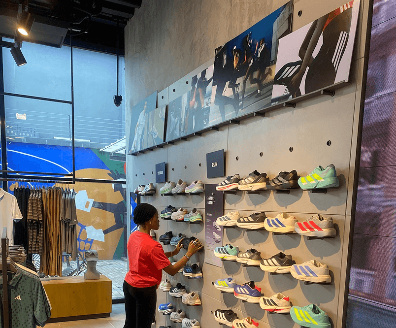 Shoe wall display